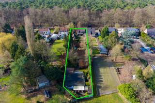 Deze uiterst charmante halfopen woning met polyvalent bijgebouw is gelegen in een groene en rustige omgeving, vlakbij de vaart en de E10-plas,...