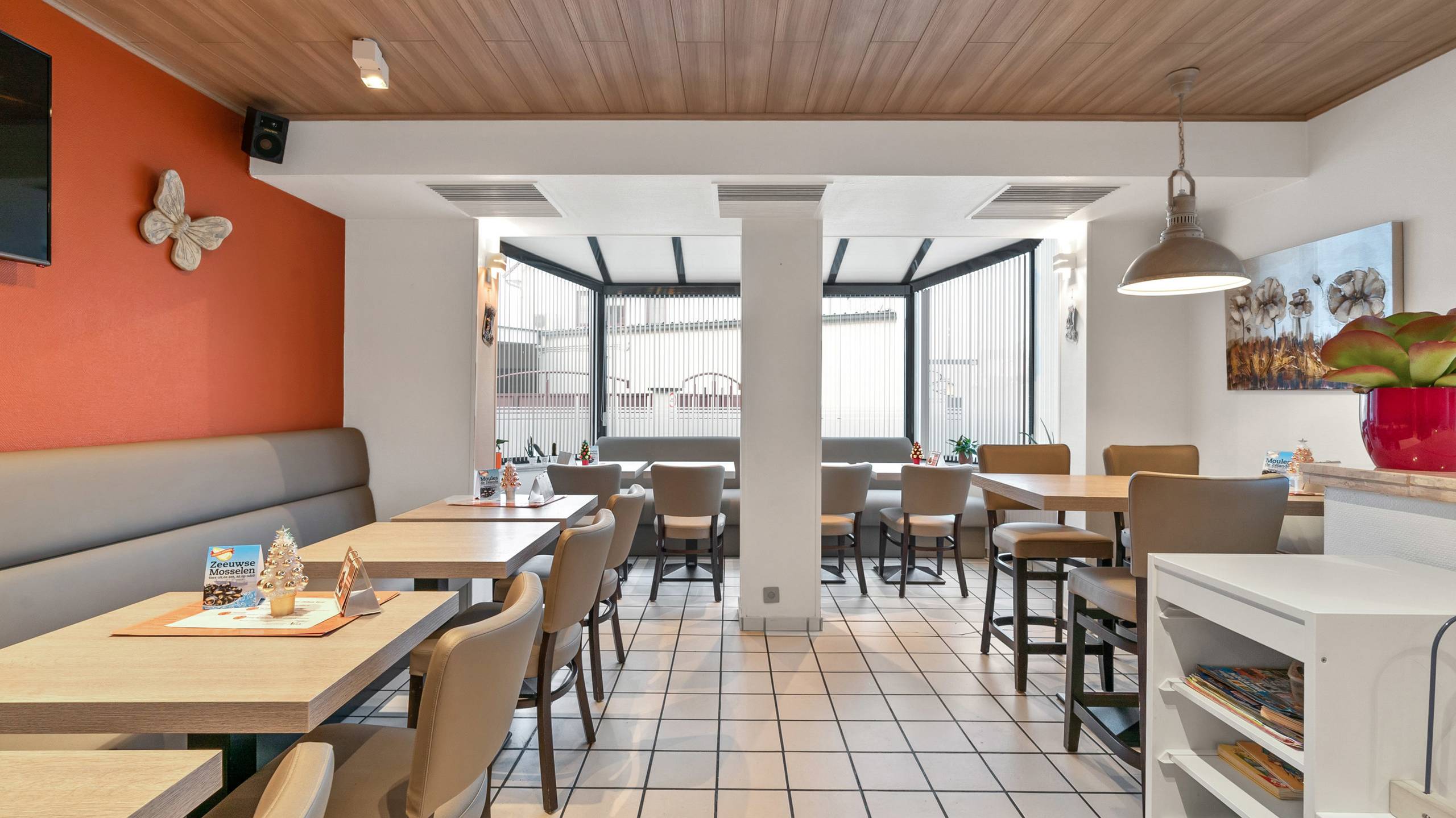 Unieke kans: neem een volledig instapklaar en sinds 40 jaar succesvol frituur eethuis mét ruime woning over! - foto 5