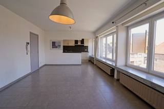 Dit appartement is gelegen op wandelafstand van het centrum van Buggenhout in een aangename charmante buurt. Het appartement is enkele jaren...
