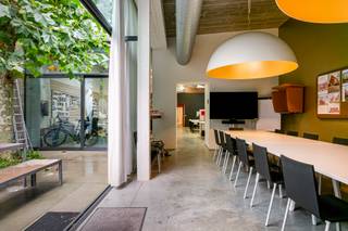 Centre de Tervuren - L'austère façade villageoise ne laisse pas deviner l'espace impressionnant et gigantesque qui se cache derrière... Le...