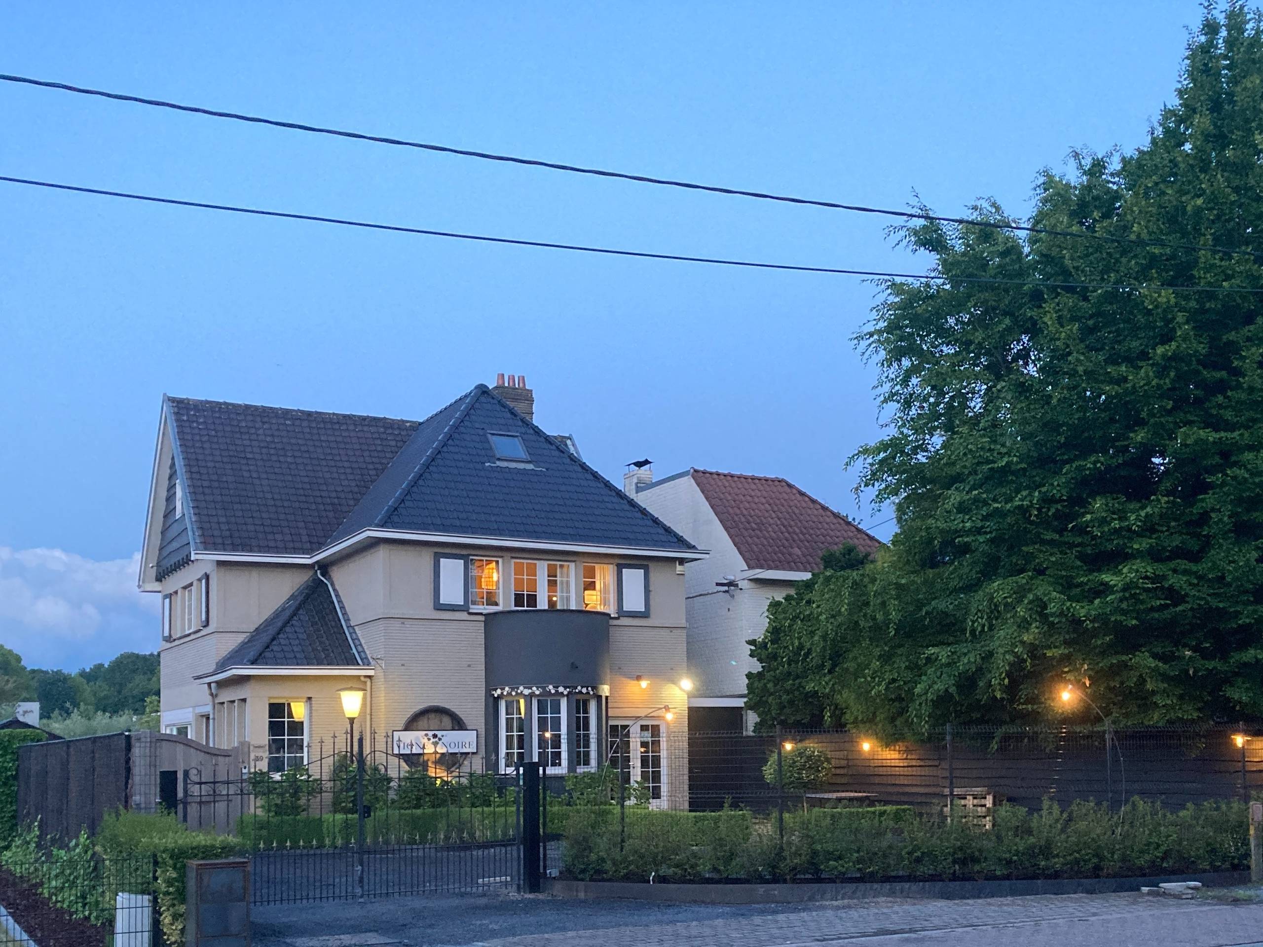 Exclusief woonhuis met handelsruimte te Merelbeke-Melle - foto 1