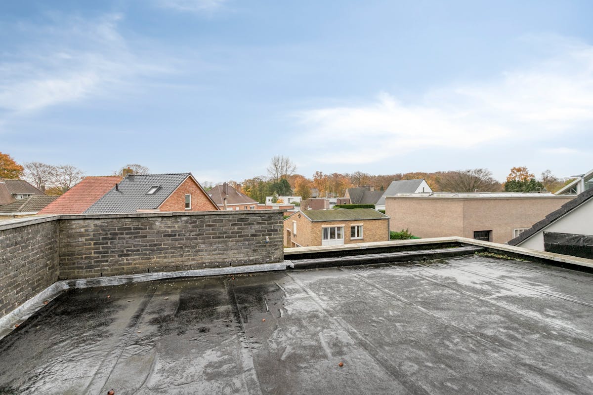 Lichtrijk kantoor met woonst te koop in Sint-Michiels (380 m²) - foto 4