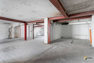 Handelsgelijkvloers (239 m²) met buitenruimte (63 m²) in Merksem. Gelegen op de Lambrechtshoekenlaan in Merksem biedt dit handelsgelijkvloers een...