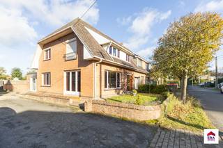 Koksijde: halfopen huis in de Fazantenparkstraat.Deze woning biedt een rustige ligging in een residentiële buurt, met alle voorzieningen van Koksijde...