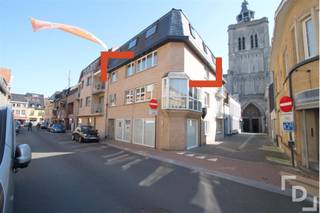 In de Vlamingstraat te Poperinge vinden we dit éénslaapkamerappartement, ideaal gelegen aan de Grote Markt. Het appartement bevindt zich op de tweede...