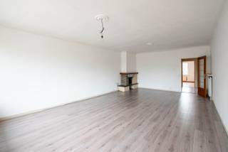 Welkom op Sint-Huibrechtslei 7 in Brasschaat, rustig gelegen aan een aangenaam plein met een centrale ligging nabij winkels, scholen, horeca...