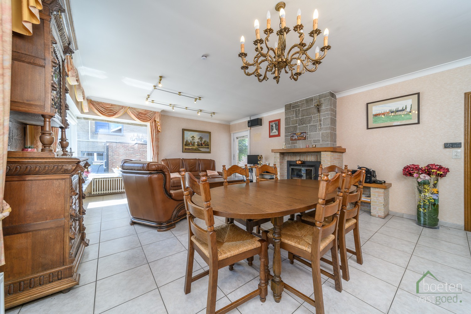 BEVEREN AAN DE IJZER: Zeer degelijke villa-bungalow met alle leefruimtes op het gelijkvloers, ruime garage en tuin op 772m² totale grondopp. - foto 4