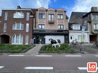 Dit gezellige ruime duplex appartement is gelegen in het centrum van Lochristi. Het appartement omvat inkomhal, ingerichte open keuken,...