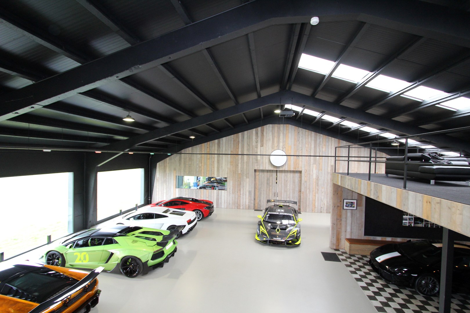 Ruime toonzaal, atelier langs de expressweg Knokke- Antwerpen te Eeklo - foto 5