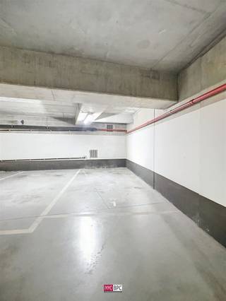 Gelegen in Sint-Joost-Ten-Node, bieden we een parkeerplaats in de kelder. Het is perfect gelegen, biedt directe toegang tot de hoofdwegen en...