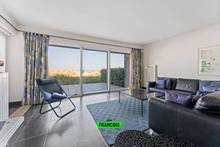 DOE EEN BOD op dit sublieme doorloop appartement. Met een mooie gevelbreedte is dit pand gelegen op de eerste lijn aan het rustige strand...