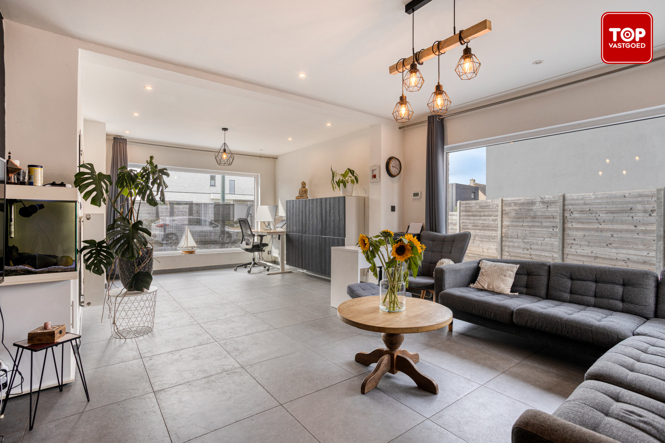 Gerenoveerde alleenstaande woning in Adegem met loods en weide - foto 5