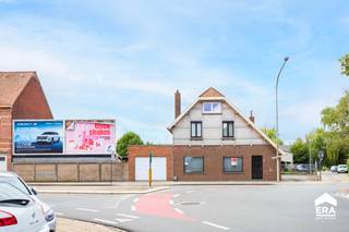 Centraal gelegen woning met uitzonderlijke garagecapaciteit in hartje Ieper!In het centrum van Ieper bevindt zich deze verrassend ruime woning die...