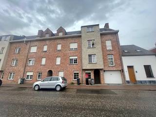 Appartement gelegen in het centrum van Geel!Het appartement bestaat uit:- Keuken- Woonkamer- 1 Slaapkamer- Badkamer met douche en toilet- Berging-...