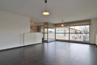 Op zoek naar een ruim, energiezuinig en lichtrijk appartement met twee slaapkamers en twee terrassen op wandelafstand van het centrum? Dan is...