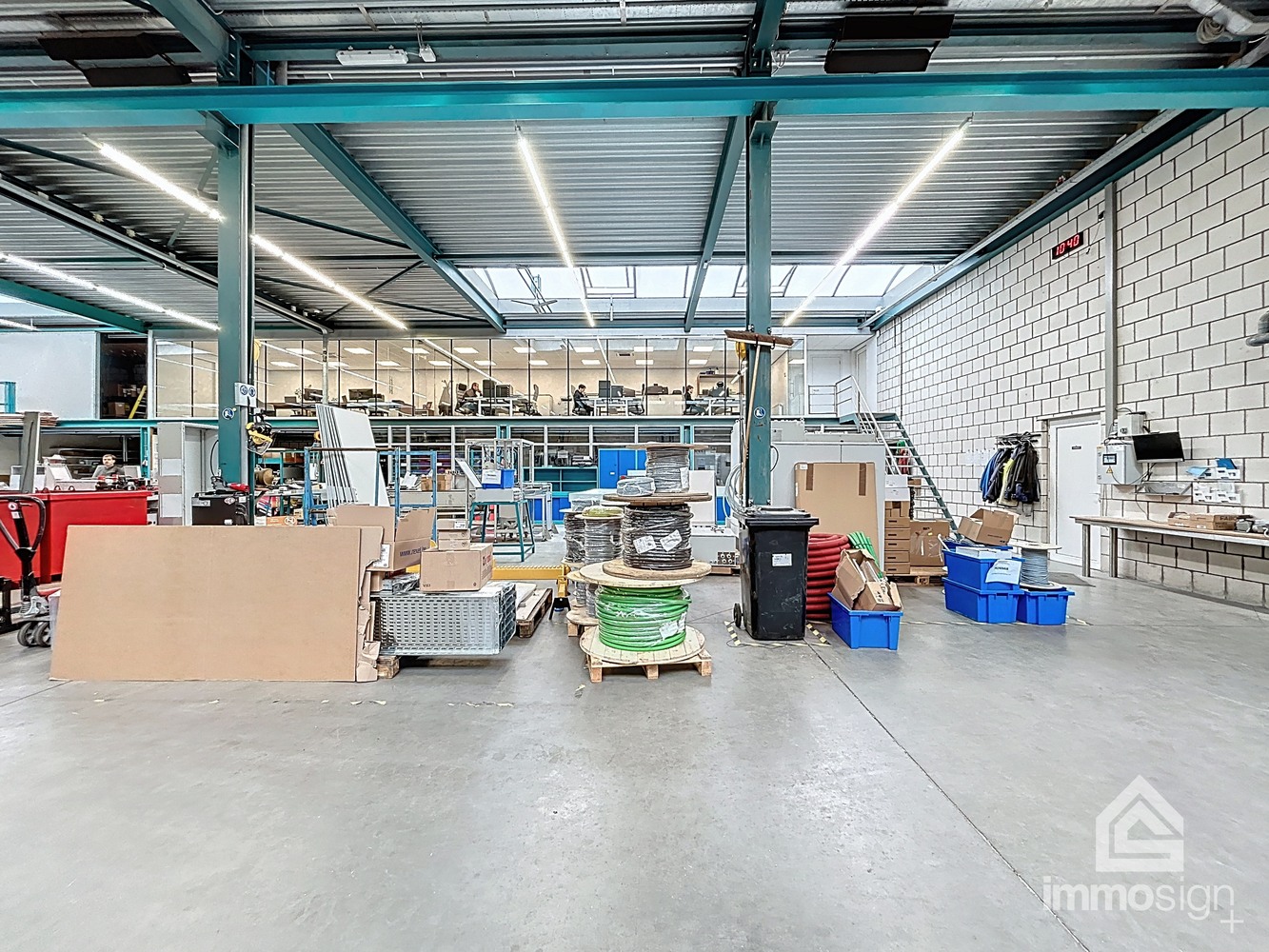 Handelspand met magazijn, kantoorruimte en instapklare woning te Lommel - foto 4