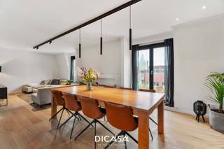 In het centrum van Roeselare, op wandelafstand van winkels, horeca en het Geitepark, bevindt zich dit instapklaar duplexappartement.Het appartement...