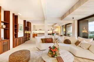 Een uniek karakter met een hoog niveau van detail : een neutrale uniforme natuurlijke pleister op alle vloeren en muren, aangevuld met het...