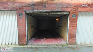 Immo Groot Leeuw vous propose ce box de garage situé à Sint-Pieters-Leeuw.La porte du garage est à ouverture manuelle, mais l’électricité y est déjà...