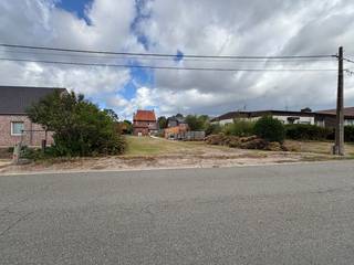 Deze bouwgrond van 476 m² is rustig gelegen in de Meergorenbaan te Mol-Sluis. Alle voorzieningen, zoals winkels, horeca, scholen en openbaar vervoer, bevinden zich op wandelafstand. Bovendien zijn zowel de grond als de omliggende gemeenten goed bereikbaar via de nabijgelegen Zuiderring (N71), N18 en N103.<br /><br />Beschrijving:<br />- Open bebouwing<br />- Oppervlakte: 476 m²<br />- Bestemming: woongebied<br />- Lot 1 op het opmetingsplan<br /><br />Voor meer informatie en de bouwvoorschriften contacteer ons via info@vastengoed.be of 014/72.73.74.<br /><br />Wenst u een gratis schatting van uw eigendom? Contacteer ons vrijblijvend voor een afspraak!