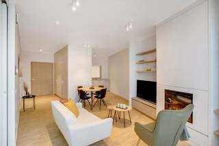 Rustig gelegen in het centrum van Dessel, in een gebouw met assistentiewoningen, staat dit mooie 1-slaapkamer appartement te huur.De flat heeft een...