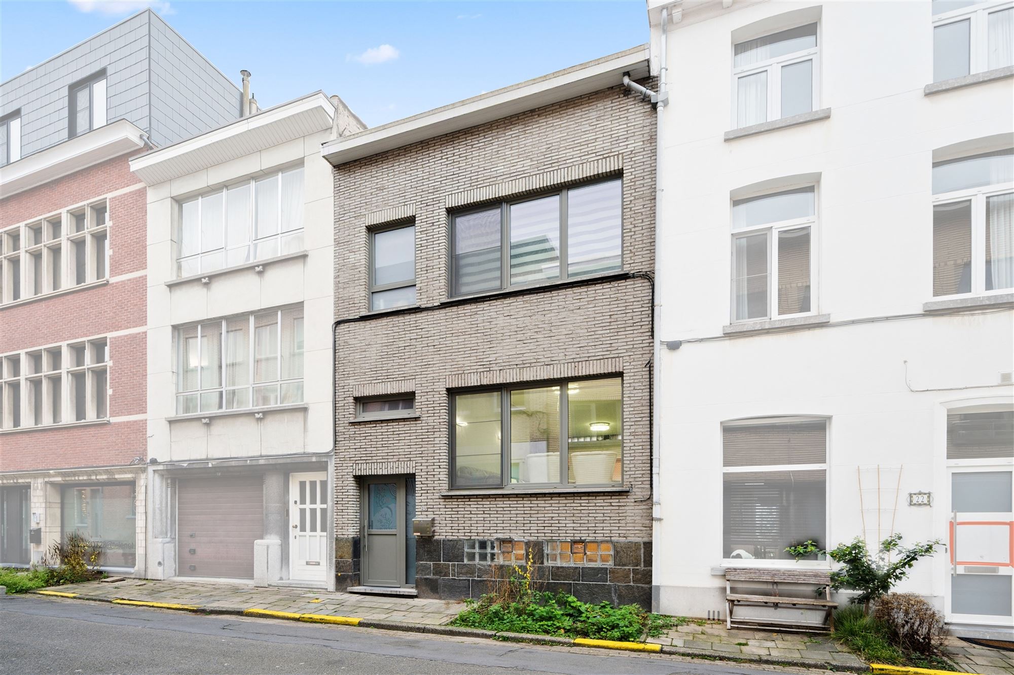 Grote woning met 2 + 3 kamers en terras in de binnenstad - foto 1