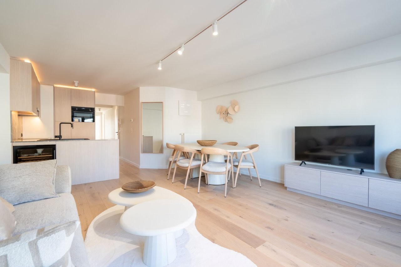 Volledig gerenoveerd, lichtrijk appartement gelegen in een kleine residentie. - foto 3