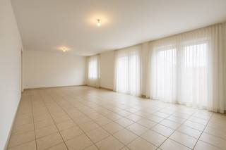 In het hartje van Machelen (Zulte) vinden we dit lichtrijke appartement (92m²). Het appartement heeft een vlotte verbinding naar E17 en...