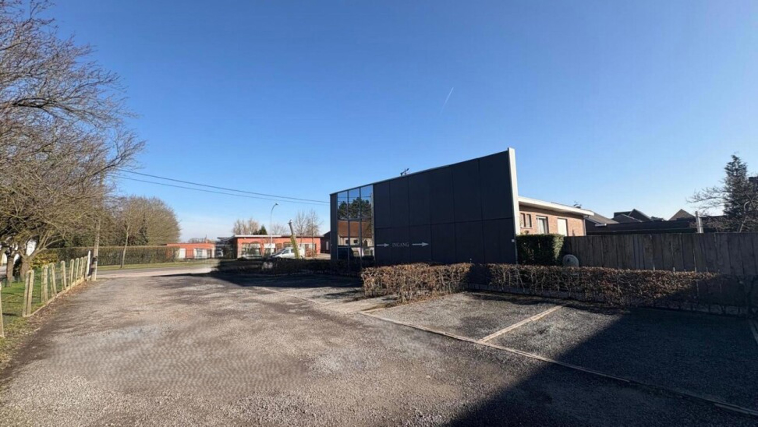 PUTTE: zichtlocatie magazijn met woning en ruime parking - foto 2