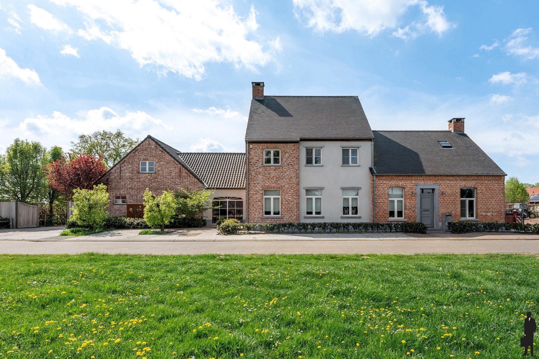 Karaktervolle villa met paardenstallen op 8.875m² in Retie - foto 1
