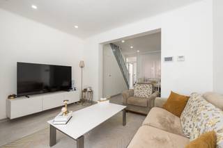 <p><strong>Charmante gesloten woning in het centrum van Zaventem, dicht bij winkels en openbaar vervoer.</strong><br /><br />Deze vernieuwde woning combineert karakter met hedendaags wooncomfort op een centrale ligging in Zaventem. Dankzij de ligging in het centrum bevindt u zich op wandelafstand van winkels, openbaar vervoer en dagelijkse voorzieningen. De woning beschikt over een lichtrijke leefruimte, drie volwaardige slaapkamers en een gezellige tuin met terras. Bovendien geniet u van een vlotte verbinding naar belangrijke invalswegen, wat deze woning extra interessant maakt voor wie centraal wil wonen. Met een EPC-label C biedt deze woning bovendien een gunstige energieprestatie.<br /><br /><u><strong>Belangrijkste ruimtes:</strong></u><br />• Ruime living (30 m²) met aangename lichtinval<br />• Keuken (18 m²) met voldoende plaats voor een eetruimte<br />• Badkamer (7 m²)<br />• Apart toilet<br />• Drie slaapkamers (15 m², 16 m² en 16 m²)<br />• Terras (4 m²) aansluitend aan de tuin<br />• Gezellige tuin<br />• Kelder (32 m²) met extra bergruimte<br /><br /><u><strong>Troeven:</strong></u><br />• Centrale ligging in het centrum van Zaventem<br />• Vernieuwde woning met praktische indeling<br />• Dicht bij winkels, openbaar vervoer en invalswegen<br /><br />Meer informatie of een bezoek met Joery Van De Gucht? Contacteer ons via +3223351115<br />JOUW DROOMHUIS. ZO GEVONDEN!</p>