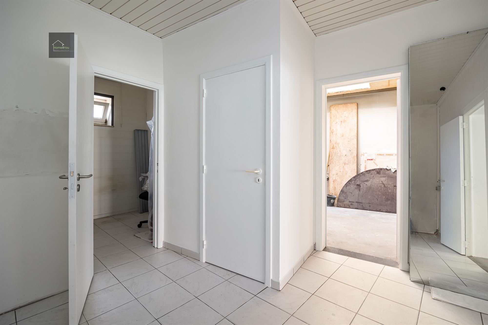 Gelijkvloers handelspand met garage en privatieve tuin - foto 4