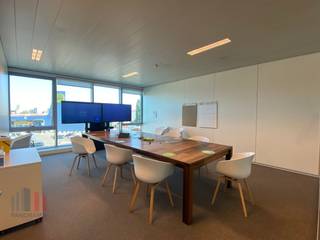 Phenomenally located office of 625 m² on the second floor for rent in the prestigious ‘Blue Towers’ office building in Ghent. This unique building enjoys a strategic location close to the R4 and the cloverleaf motorway, guaranteeing excellent accessibility. <br /><br />The ready-to-use offices have a functional layout and are state-of-the-art. Thanks to the large windows, the space is bathed in natural light, which not only creates a pleasant working atmosphere but also offers impressive views of the surrounding water. The prestigious ‘Blue Towers’ office building exudes class and professionalism and boasts BREEAM Excellent certification, a recognition of sustainability and energy efficiency.<br />Besides the comfort of the workspace, the parking ratio is also a big plus.<br /><br />This location is a godsend for companies that value accessibility, appearance and a professional environment. Do not hesitate to contact PANORAMA B2B GENT KANTOREN for additional technical details, detailed plans or a no-obligation site visit via 09 225 09 02.