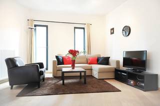  TE HUUR  Gelegen op 50 m van het Steen en De Schelde en 300 m van de Grote markt in het oude stadsgedeelte , leuk appartement  . indeling: inkomhal met apart toilet 
badkamer met ligbad en lavabo met meubel, living met open keuken met eilandje living met aansluitend terras .Beoordeling zeer rustig gelegen  appartement
 prachtige locatie autovrije straat je stapt buiten en je bent aan de Schelde ,het Steen en grote markt huurprijs excl l parking en nutvoorzieningen  1300 € OPGELET  CONTRACT MAX VOOR 6 MAANDEN DAAR DEZE OOK TE KOOP STAAT 
Bekijk de video  :  https://youtu.be/YR6iPlbkrSg
