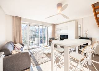 PRACHTIG duplexappartement met zuidgericht terras in centrum Sint-Idesbald.Dit energiezuinige (EPC LABEL A) pand bevindt zich in de jonge (2017) ...
