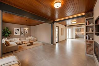 Deze TE RENOVEREN eigendom is gelegen te Ruiselede met name in de Bruggestraat 66 en dit op een perceel van 355 m². Dit door de CENTRALE LIGGING...