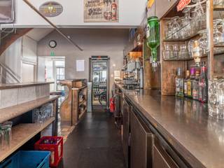 WE INVEST Sud-Luxembourg presenteert u dit karakteristieke gebouw in het hart van Virton. Het wordt momenteel gebruikt als café-restaurant en...