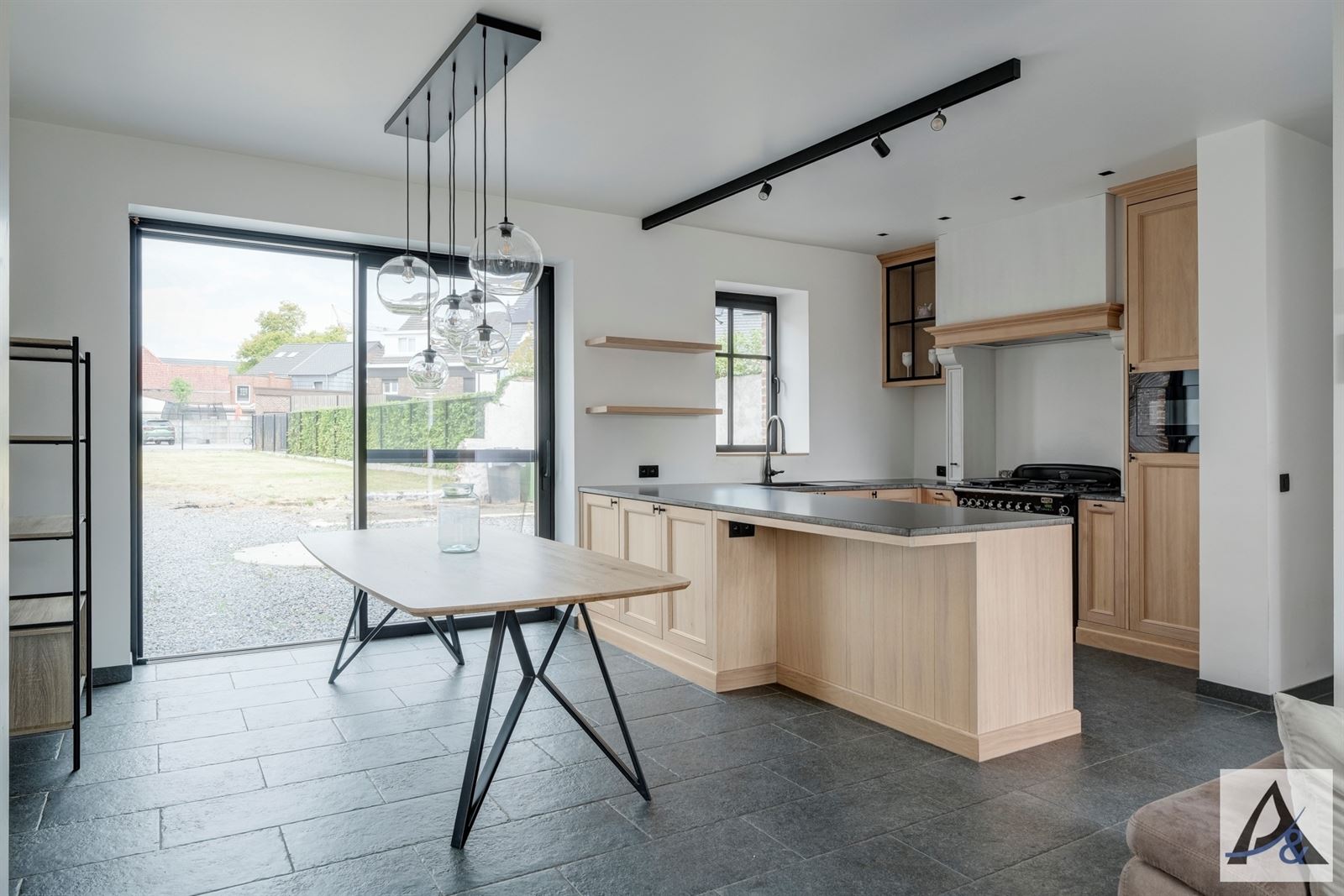 Totaal gerenoveerde, instapklare gezinswoning te koop in het hart van Munsterbilzen! - foto 5