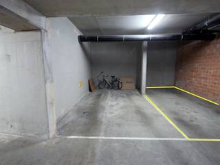 <p><span><span>Cette place de parking bénéficie d'un emplacement idéal au cœur de la ville, à quelques pas du Meir, des commerces, des restaurants et des transports en commun. Située dans un parking couvert facilement accessible, elle offre une solution pratique à ceux qui souhaitent se garer en toute sécurité et en plein centre d'Anvers. Disponible immédiatement</span></span></p>