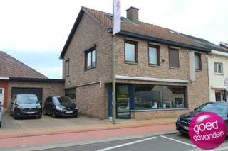 INSTAPKLARE WONING met 4 slaapkamers en 2 badkamers, en RUIME HANDELSZAAK op het gelijkvloers volledig voorzien van alle faciliteiten voor horeca,...