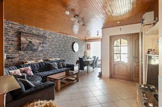 Centraal gelegen woning op wandelafstand van het centrum, met alle scholen, enkele winkels (Jumbo) en het openbaar vervoer vlakbij.  De oprit van...