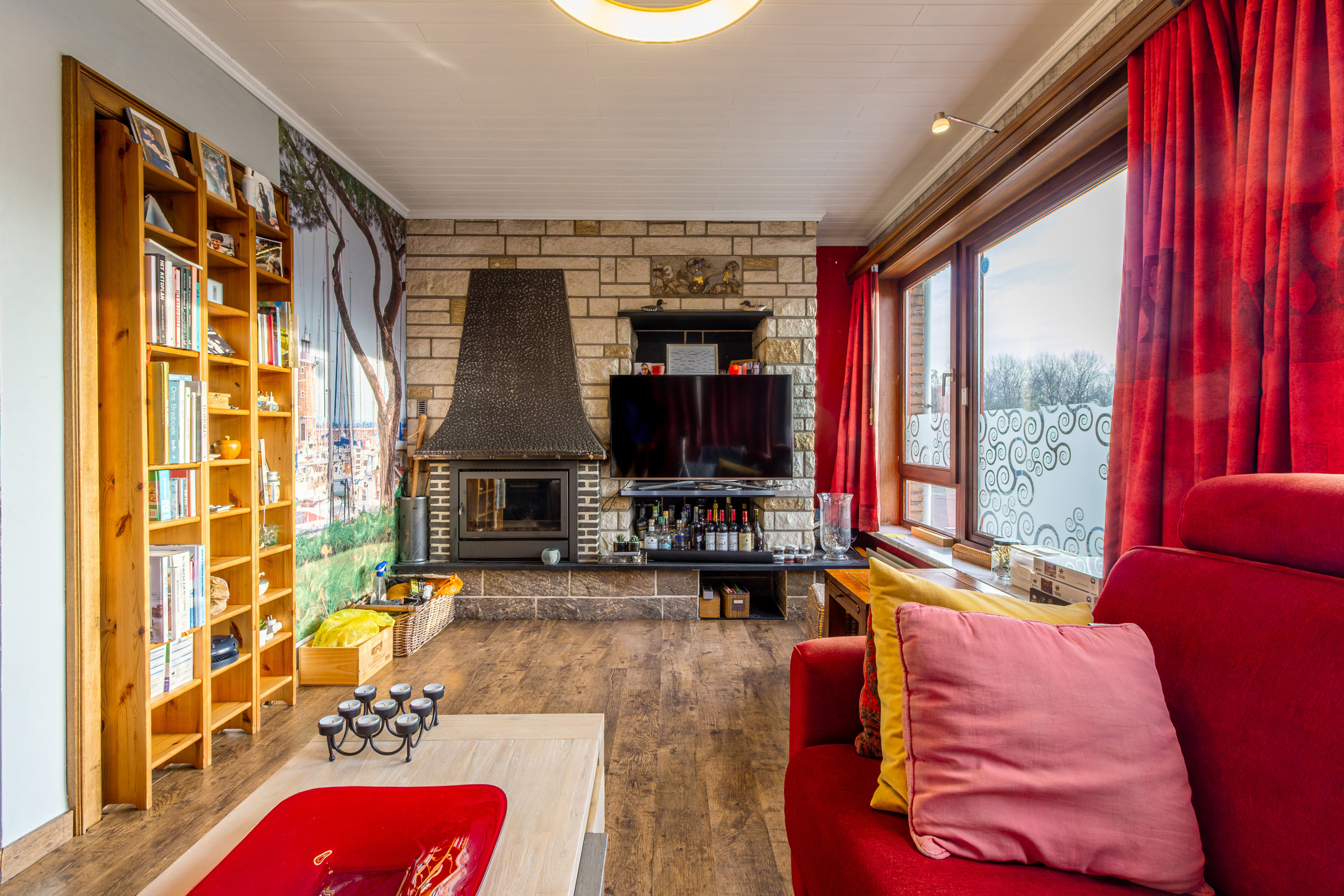 Charmante gezinswoning met potentieel, grote oprit en tuin - foto 4