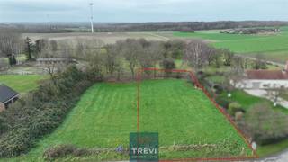 SOUS OPTION Silly, Hellebecq, situé dans un environnement campagnard, au calme, un magnifique lot composés d'un grand terrain à bâtir de 16 ares et...