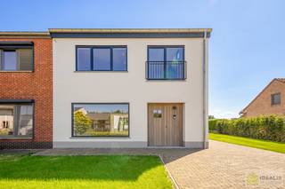 IDEALIS VASTGOED – Schitterend volledig vernieuwde woning (+- 220m²) met een heerlijke open leefruimte, 3 ruime slaapkamers, luxueuze badkamer,...