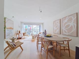 Exclusief gerenoveerd en energiezuinig appartement op topligging in het hart van Knokke met 2 slpks, ZUIDgericht terras én mogelijkheid tot aankopen van een overdekte parkeerplaats in de residentie!<br /><br /><span><span><span><span><span><span><span><span><span><span><span><span><span><span>Op een absolute toplocatie in het centrum van Knokke, langs de prestigieuze Lippenslaan, bevindt zich dit </span><span>subliem gerenoveerde en energiezuinige appartement waar verfijning, comfort en kwaliteit naadloos samenkomen.</span></span></span></span></span></span></span></span></span></span></span></span></span></span><br /><span><span><span><span><span><span><span><span><span><span><span><span><span><span>Dit stijlvolle appartement werd met oog voor detail en met hoogwaardige materialen volledig vernieuwd tot een eigentijdse, instapklare woonst die perfect aansluit bij de verwachtingen van de meest veeleisende koper. De lichtrijke leefruimte straalt rust en elegantie uit en geeft uit op een </span><span>ZUIDgericht zonneterras</span><span>, een heerlijke plek om te genieten van de zon en het bruisende Knokke op een ontspannen manier te beleven.</span></span></span></span></span></span></span></span></span></span></span></span></span></span><br /><span><span><span><span><span><span><span><span><span><span><span><span><span><span>De residentie biedt een bijzonder aangename indeling met </span><span>twee volwaardige slaapkamers</span><span> en </span><span>twee smaakvol afgewerkte badkamers</span><span>, waardoor dit appartement zich zowel perfect leent als exclusieve hoofdverblijfplaats, luxueuze pied-à-terre aan zee of waardevaste investering.</span></span></span></span></span></span></span></span></span></span></span></span></span></span><br /><br /><strong>INDELING:<br /><u><em>Eerste verdieping:</em></u></strong><br />Inkomhal - LICHTRIJKE living - volledig geïnstalleerde open keuken met werkblad in natuursteen (O.a. met inductiefornuis, dampkap, combi-oven, dubbele spoelbak, frigo en vaatwasmachine) - wasplaats (met voorzieningen voor wasmachine) - afzonderlijk gastentoilet (met lavabo) - ruime slaapkamer - afzonderlijk hangtoilet - 2de slaapkamer - badkamer (O.a. met lavabomeubel en inloopdouche) -) ZUIDgericht terras.<br /><br /><strong><u><em>Kelder verdieping:</em></u></strong><br />Mogelijkheid tot aankoop van een overdekte parkeerplaats.<br /><br /><u><strong><span><span><span><span><span><span><span><span><span><span><span><span><span><span>Opmerkingen:</span></span></span></span></span></span></span></span></span></span></span></span></span></span></strong></u><br /><span><span><span><span><span><span><span><span><span><span><span><span><span><span><span>- Gelegen op een </span><span>uitstekende ligging</span><span> in het centrum van Knokke, aan de gegeerde </span><span>Lippenslaan.</span></span></span></span></span></span></span></span></span></span></span></span></span></span></span><br /><span><span><span><span><span><span><span><span><span><span><span><span><span><span><span>- Volledig en hoogwaardig gerenoveerd</span><span> met aandacht voor afwerking en woonbeleving.</span></span></span></span></span></span></span></span></span></span></span></span></span></span></span><br /><span><span><span><span><span><span><span><span><span><span><span><span><span><span><span>- Energiezuinig</span><span> en volledig instapklaar.<br />- Overal NIEUWE ramen (PVC)!<br />- Lift aanwezig.</span></span></span></span></span></span></span></span></span></span></span></span></span></span></span><br /><span><span><span><span><span><span><span><span><span><span><span><span><span><span><span>- Twee ruime slaapkamers.</span></span></span></span></span></span></span></span></span></span></span></span></span></span></span><br /><span><span><span><span><span><span><span><span><span><span><span><span><span><span><span>- Energielabel in aanvraag (Totaalrenovatie).<br />- VLOERVERWARMING met warmtepomp!<br />- Verkoop onder registratierechten (Geen BTW)!<br />- Zuidgericht terras met optimale zonoriëntatie</span></span></span></span></span></span></span></span></span></span></span></span></span></span></span><br /><span><span><span><span><span><span><span><span><span><span><span><span><span><span><span>- Mogelijkheid tot aankoop van een overdekte autostaanplaats.</span></span></span></span></span></span></span></span></span></span></span></span></span></span></span><br /><br /><span><span><span><span><span><span><span><span><span><span><span><span><span><span>Voor wie op zoek is naar een exclusief appartement op een van de meest gegeerde locaties van Knokke, waar luxe, comfort en ligging hand in hand gaan, vormt dit appartement een uitzonderlijke opportuniteit. Aarzel zeker niet om ons te contacteren voor een bezoek ter plaatse: 0491/740.336 - info@centro.be</span></span></span></span></span></span></span></span></span></span></span></span></span></span>
