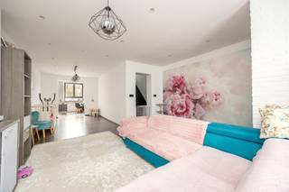 Deze instapklare woning aan de Oude Antwerpsebaan biedt tal van mogelijkheden voor wie comfortabel en centraal wil wonen. Met vier slaapkamers,...