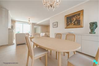 Deze ruime halfopen bebouwing met een bewoonbare oppervlakte van ca. 175 m² (volgens EPC-attest, exclusief kelder en zolder) bevindt zich op...