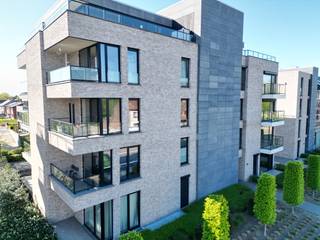 Dit moderne appartement op de tweede verdieping, gelegen aan de Rijksweg in Maasmechelen, bevindt zich op een erg centrale maar tegelijk...