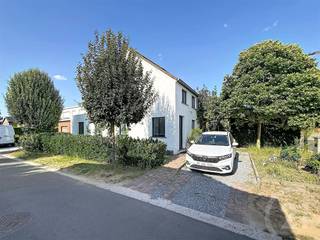 <p>Gezellige en grotendeels gerenoveerde woning op 4 are 61.</p><p>Op het gelijkvloers is er een lichtrijke leefruimte met zithoek en eetplaats (met vide wat zorgt voor een enorm open gevoel), een geïnstalleerde keuken, een toilet, een berging/wasplaats, een badkamer en een slaapkamer. Op de 1ste verdieping is er een open bureau en 2 slaapkamers.</p><p>Via de schuifraam is er aansluiting op het terras met uitzicht op de tuin. Hier is er volledige privacy wegens de afsluitingen en aanplantingen.</p><p>Alle grote renovaties zijn uitgevoerd (laatste afwerkingen nog nodig).</p><p>EPC: 337 kWh/m² UC: 20260809-0003922460-RES-1</p><p>Wens je een gratis schatting? Vergeet dan zeker geen contact met ons op te nemen!</p><p>Wil jij meer informatie over deze woning? Bel ons dan op 016 90 10 21 of mail naar info@future-home.be.</p><p>Woongebied, Vergunning, Geen Verkavelingsvergunning, Geen Dagvaarding, Geen Voorkooprecht</p>