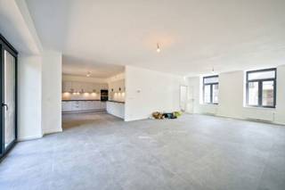 In het hart van het mooie dorpje Orp-Le-Grand, in een gerenoveerd privé gesloten, luxe huis van 309 m2 met royale volumes en hoogwaardige...